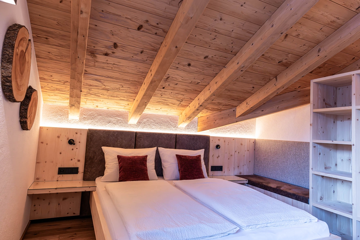 erholsam schlafen im Zirbenholzbett