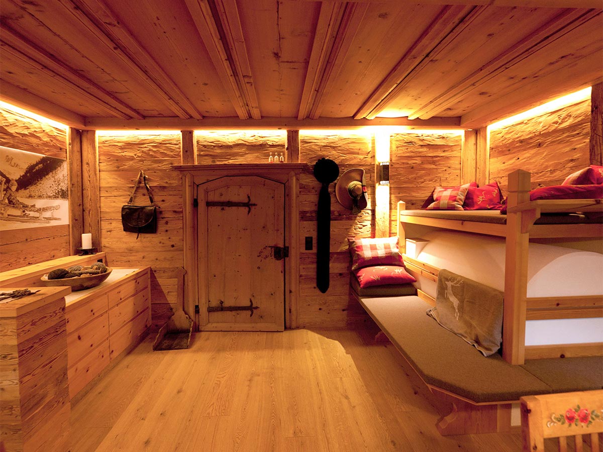 Gemütliche Stube mit Bauernofen